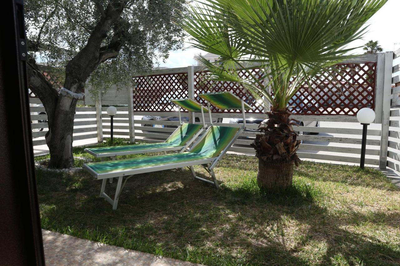 Torquemada Beach Club Маргерита-ди-Савойя Экстерьер фото